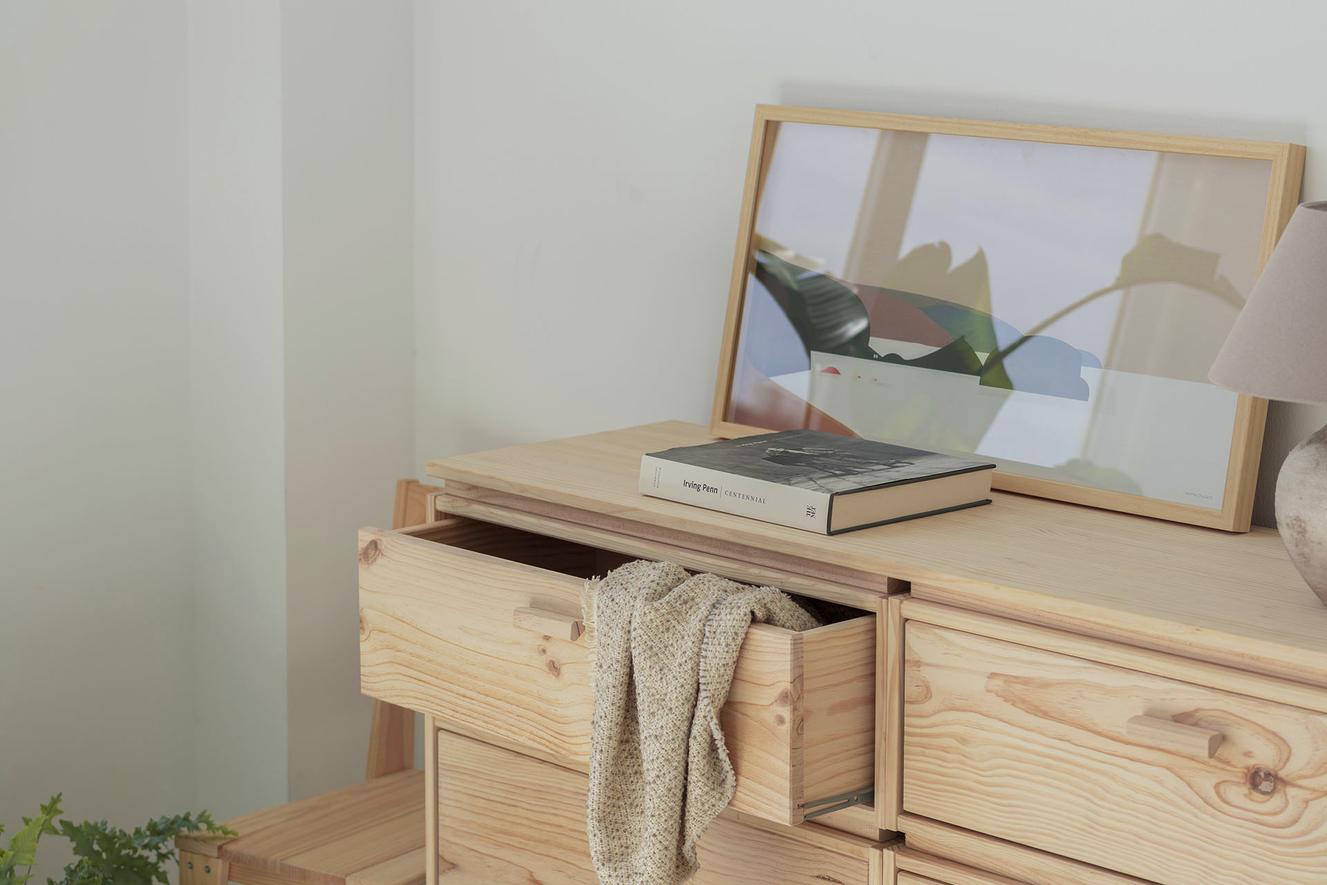 Imagen de ambiente 3 para:Cómoda grande de madera natural